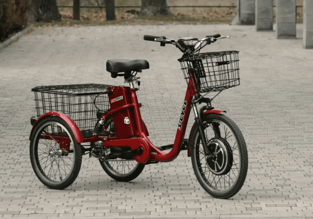 Электровелосипед с корзинкой